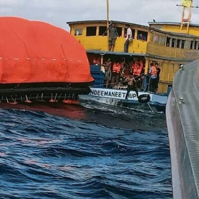 Vorsicht wenn man mit Booten unterwegs ist, immer nur mit Schwimmweste fahren.