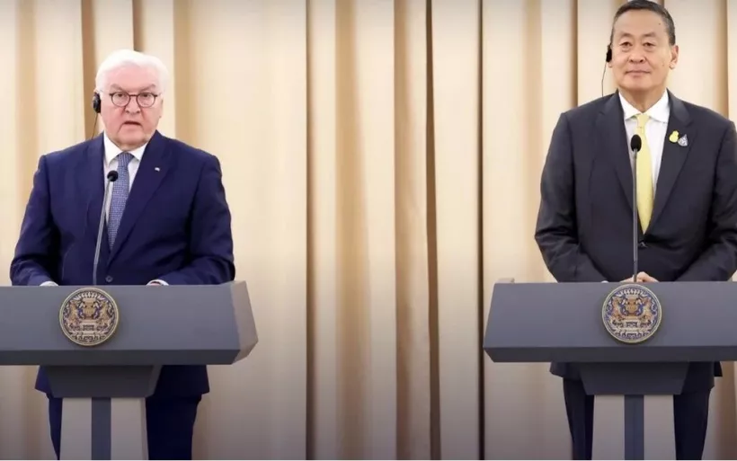 Steinmeier ist bestimmt auch mit Kohle aus Deutschland hier, die er verteilt.