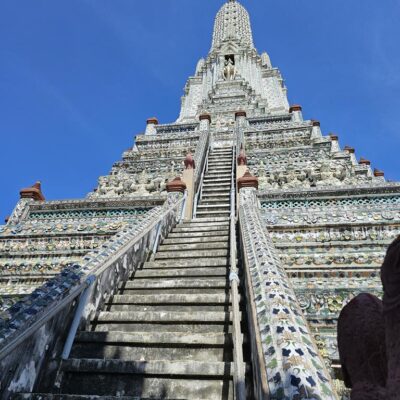 Besuch des WAT ARUN in BANGKOK mit Bootstour auf den CHAO PHRAYA  / Video