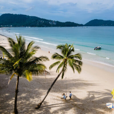 Die Zahl der russischen Besucher in Phuket geht sofort zurück, Phuket hat Schwierigkeiten, Lösungen für Hunderte gestrandete Touristen zu finden, die aufgrund von Sanktionen keinen Zugang zu Geldern haben