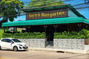 Mehr über den Artikel erfahren Tortis Biergarten