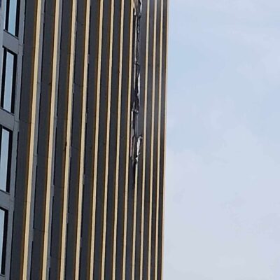 Hochhaus brennt in der Diana Road.