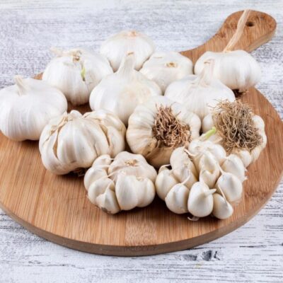 Knoblauch kann den Blutdruck regulieren und den Cholesterinspiegel deutlich senken