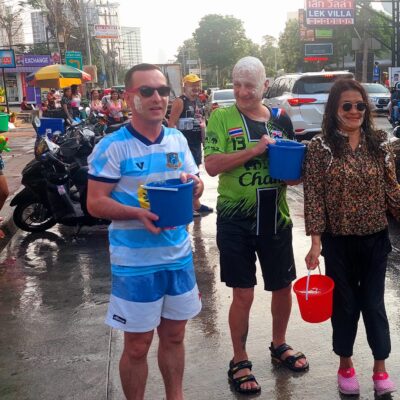 Wir sind in Sicherheit und haben Songkran überlebt