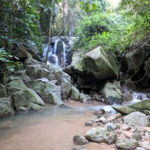 Mehr über den Artikel erfahren Wasserfall versiegt, da kein Zufluss da ist.