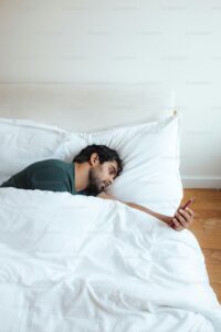 Mehr über den Artikel erfahren Spätes Schlafengehen gefährdet die Gesundheit