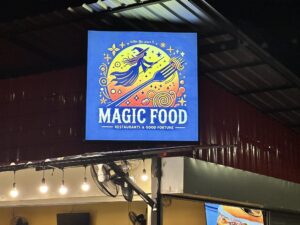 Mehr über den Artikel erfahren Salsa tanzen und dabei essen, geht, in Jomtien bei Magic Food 5 Jomtien, hier gilt erst essen und mit vollem Bauch das angefressene wieder abtanzen.