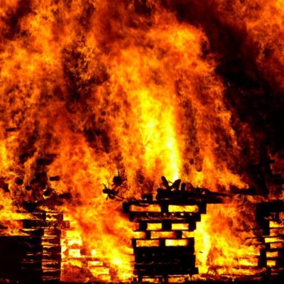 Brutales Feuer in Manila, oder warm saniert?