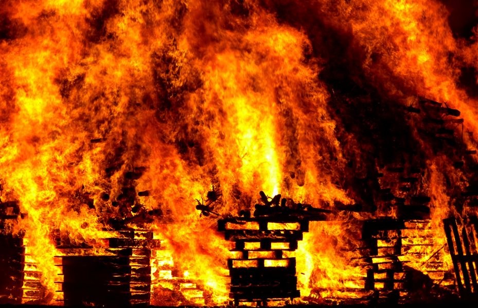Brutales Feuer in Manila, oder warm saniert?