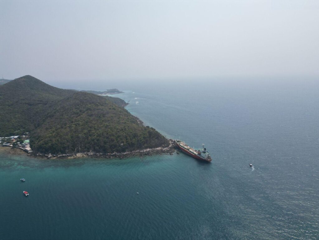 Du betrachtest gerade Schlimmes Unglück vor meiner Nase auf Koh Larn läuft ein Tanker auf Grund
