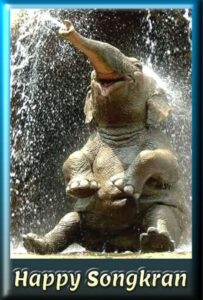 Mehr über den Artikel erfahren Der erste KI gesteuerte Robocop in Thailand während des Songkran.