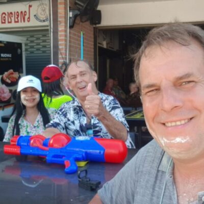 Die letzte Chance sich kostenlos duschen zu lassen, ist heute oder am 20.April in der Bangsaray südlich von Pattaya