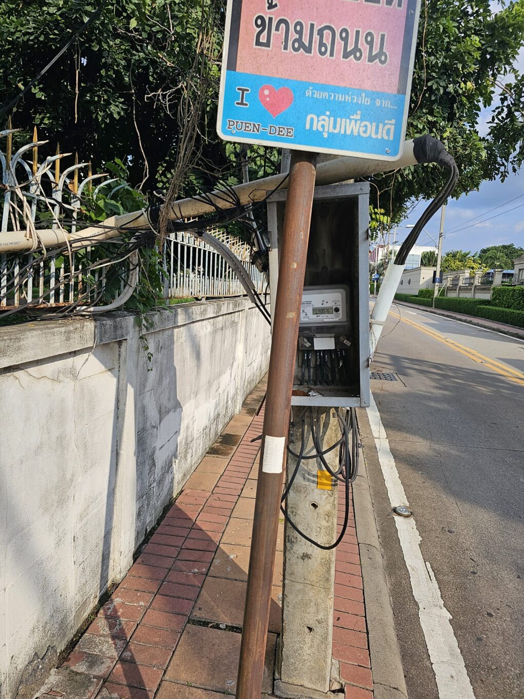 Du betrachtest gerade In Thailand sterben Menschen bei Stromstößen.