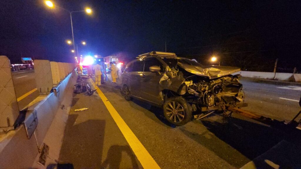 Du betrachtest gerade Sehr schwerer Unfall auf der Autobahn