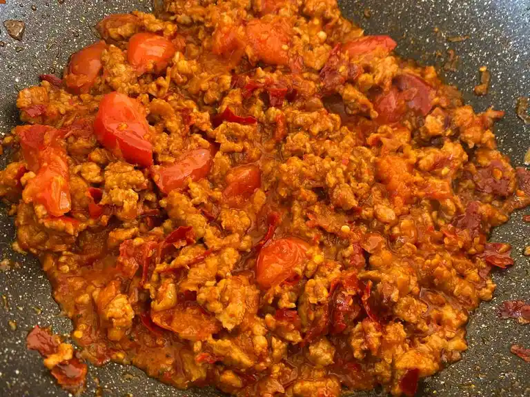 Du betrachtest gerade Authentisches Nam Prik Ong Rezept