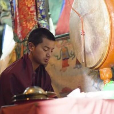 Mönch wegen illegalen Besitz von Kinderpornografie verhaftet.