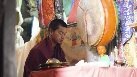 Du betrachtest gerade Mönch wegen illegalen Besitz von Kinderpornografie verhaftet.